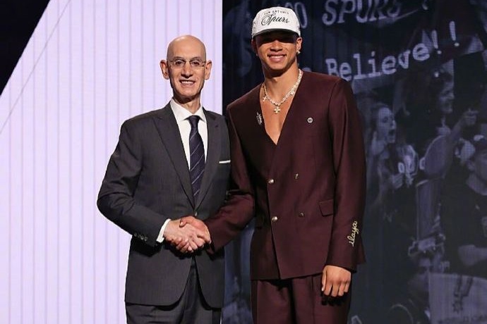 马刺 14 号签选中卡特・布莱恩特，锋线再添潜力新星