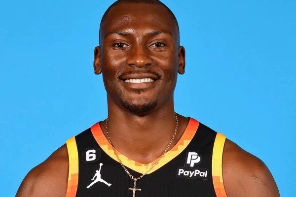 马刺一年无保障合同签回老将比永博，33岁中锋开启生涯第15季辅佐文班亚马